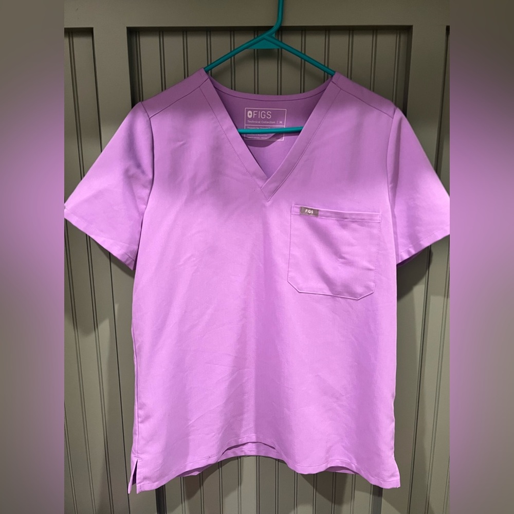 Figs Catarina one pocket scrub top! Prettiest lavender color!!